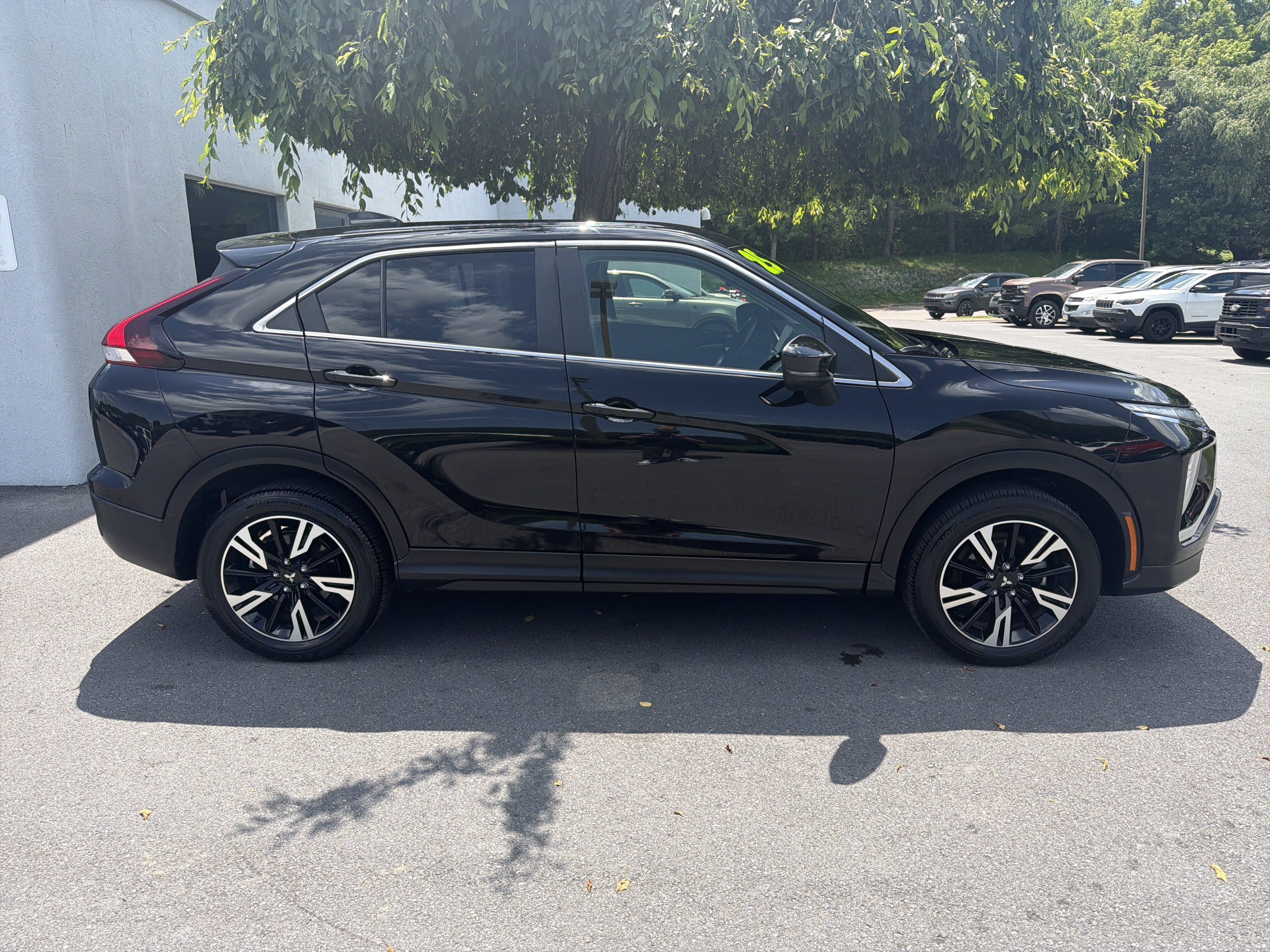 Used 2025 Mitsubishi Eclipse Cross SE AWD/4WD image 2