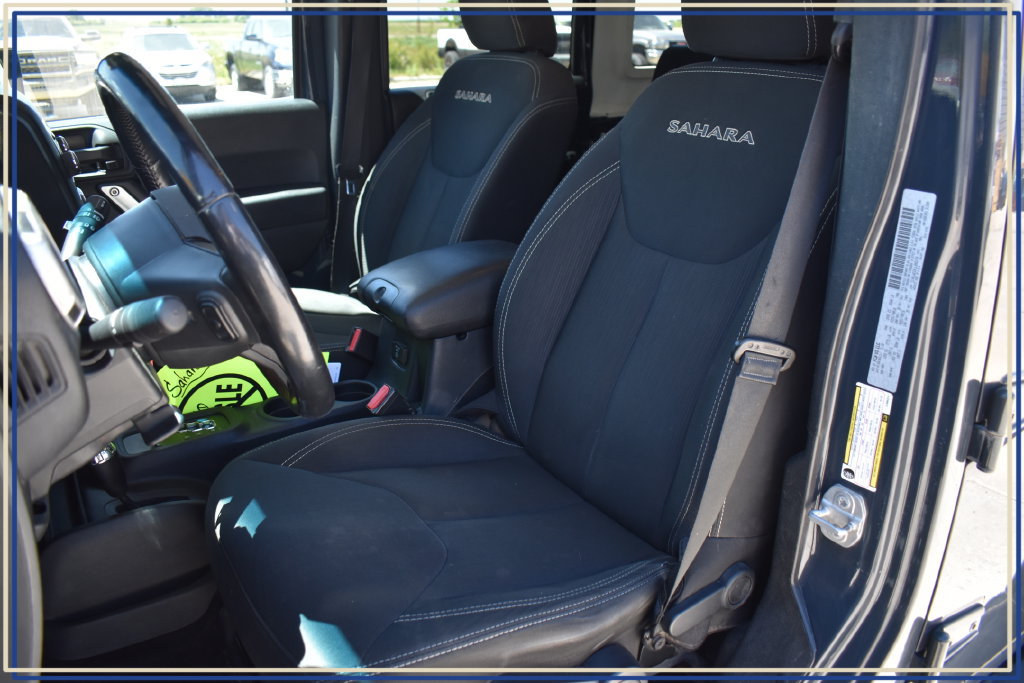 Used 2018 Jeep Wrangler Unlimited Sahara w/ Connectivity Group AWD/4WD image 15