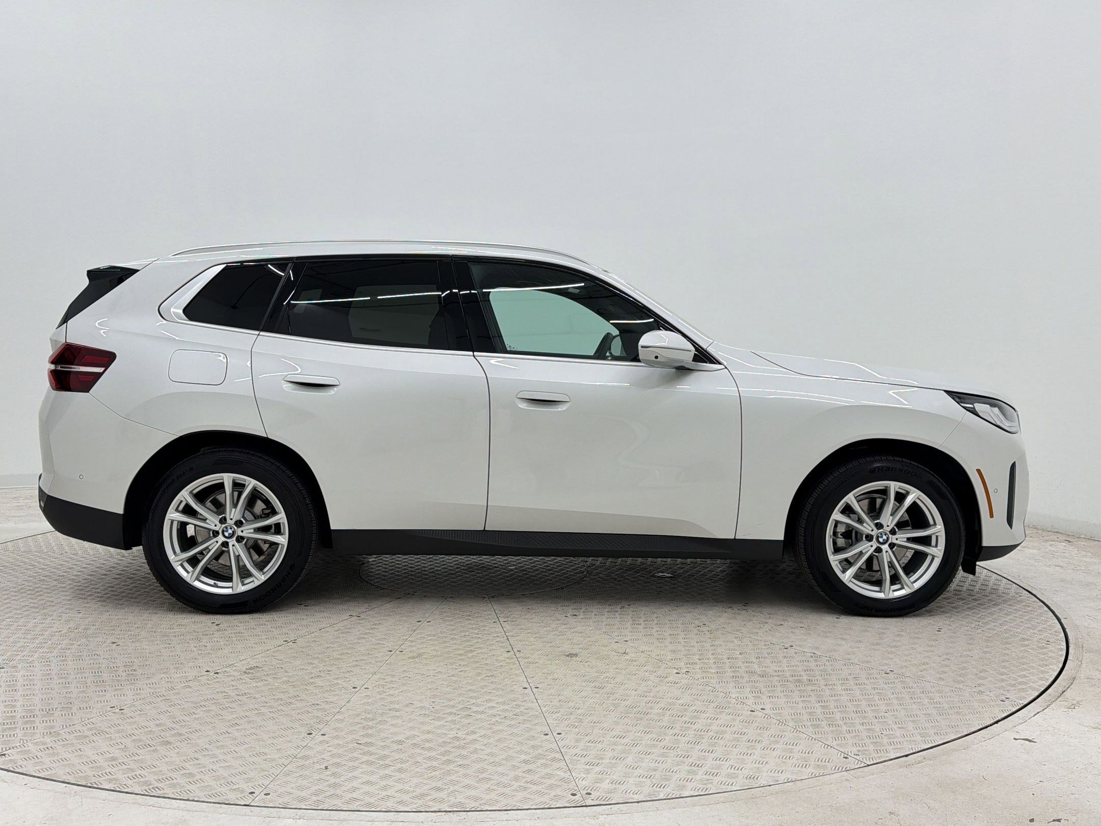 Used 2025 BMW X3 xDrive30i w/ Premium Package AWD/4WD image 8