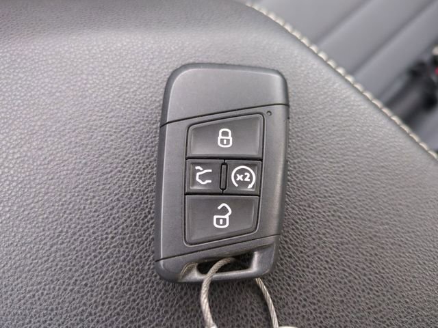 Used 2025 Volkswagen Jetta SE FWD image 36