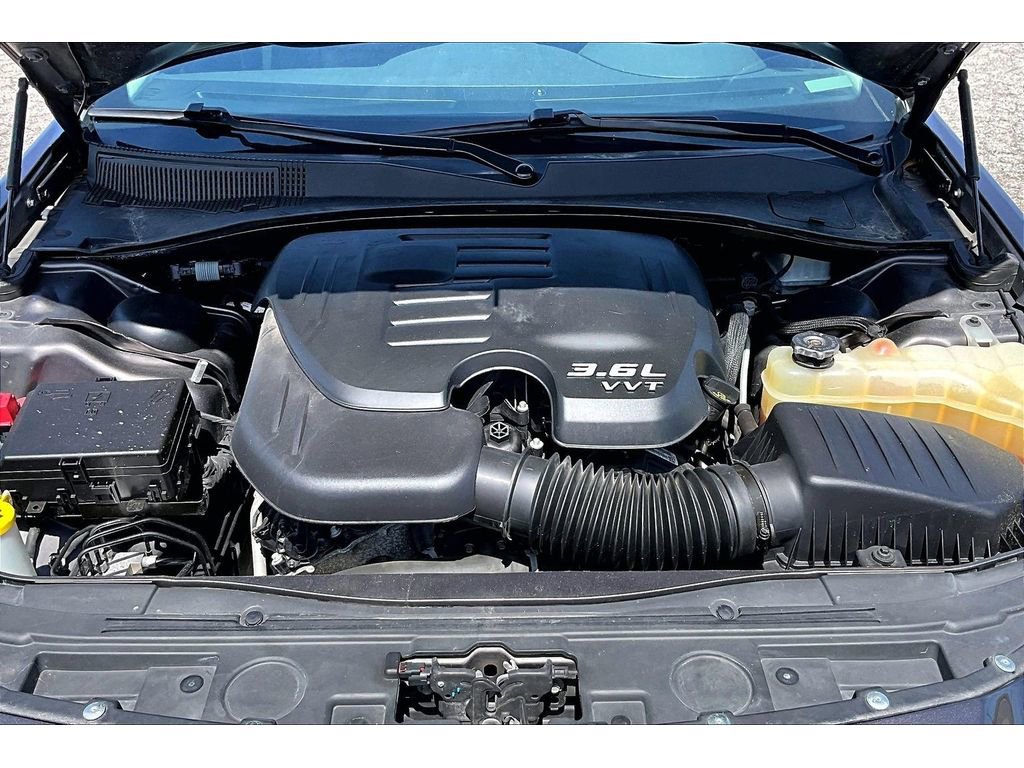 Used 2020 Chrysler 300 Limited RWD image 13