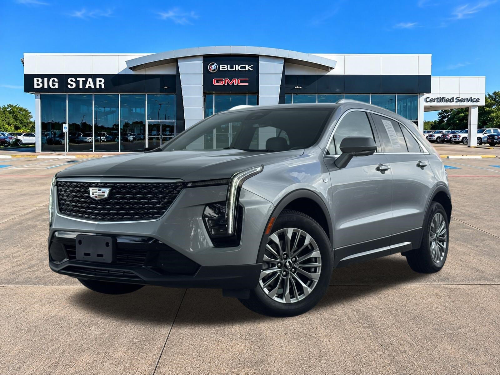 Used 2025 Cadillac XT4 Premium Luxury FWD image 2