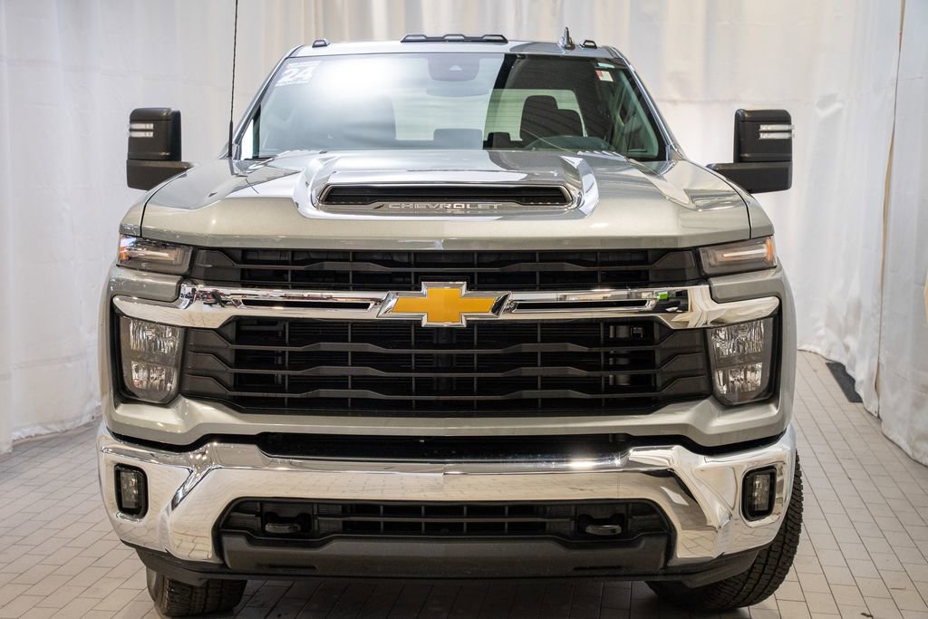Used 2024 Chevrolet Silverado 2500 LT w/ Convenience Package image 2
