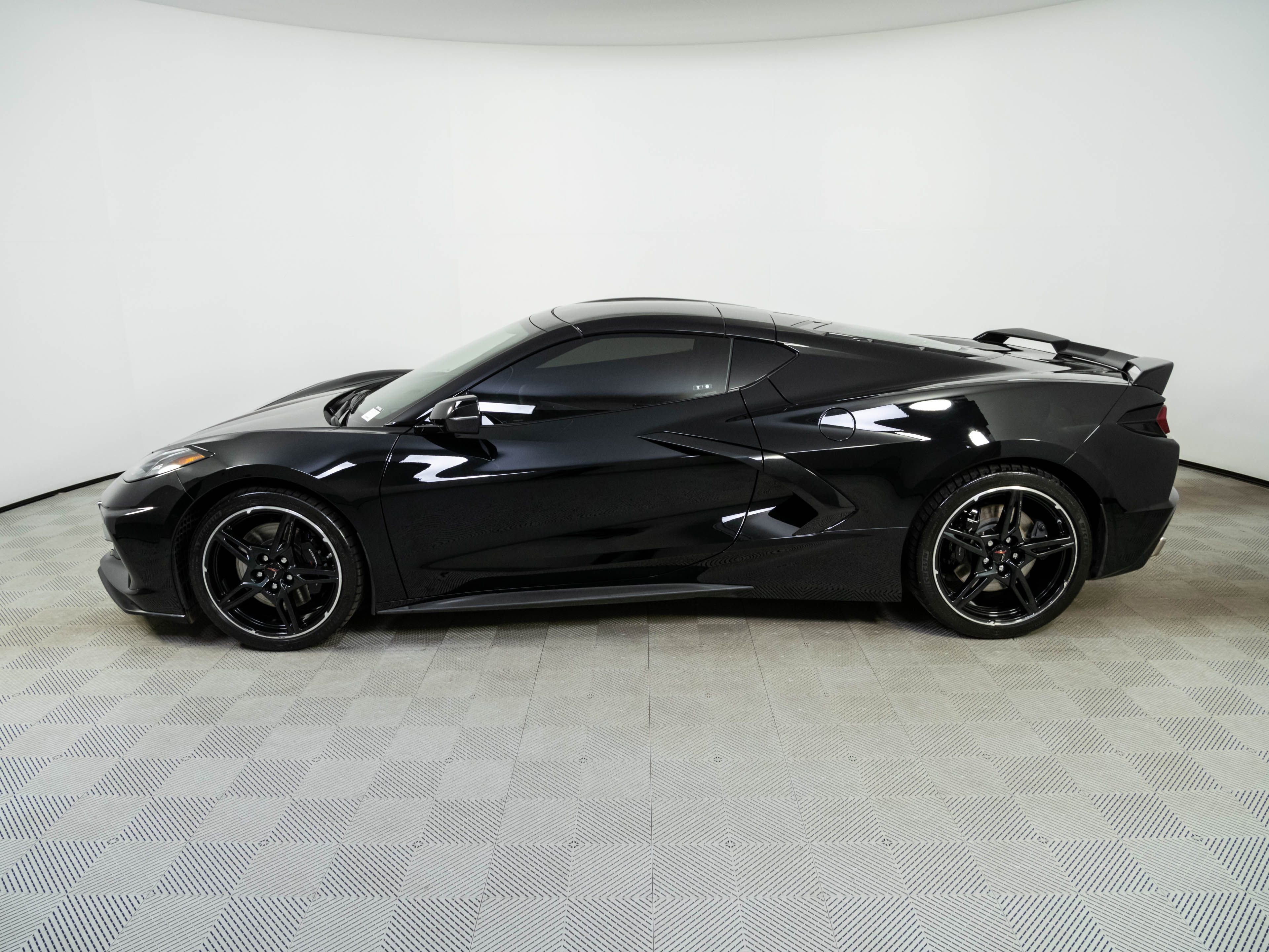 Used 2023 Chevrolet Corvette Stingray Coupe w/ Z51 Performance Package RWD image 2