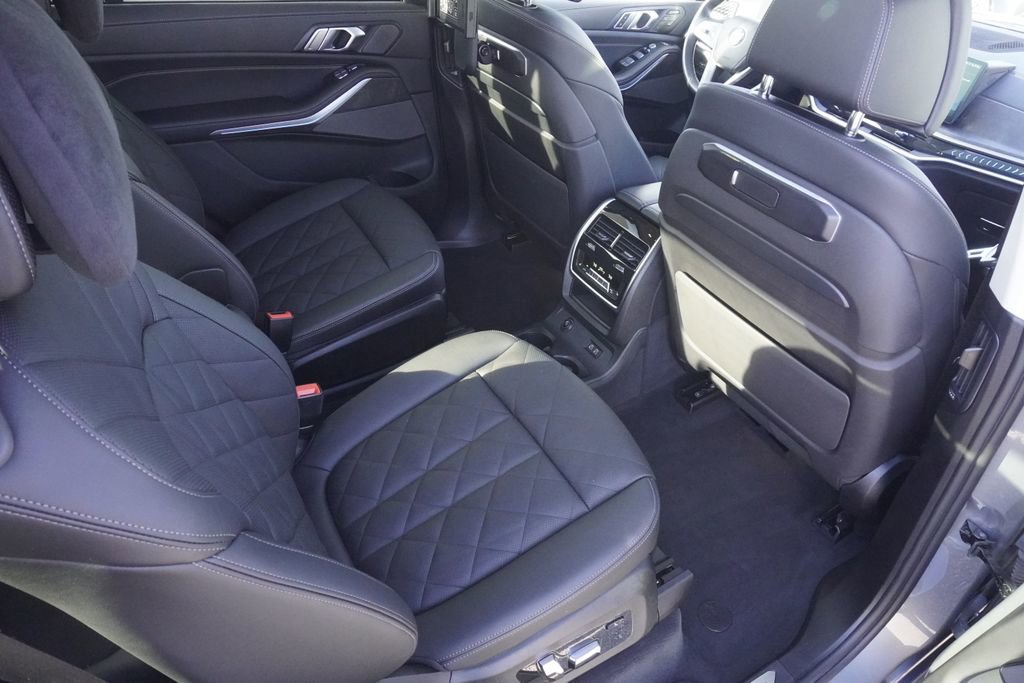 Used 2023 BMW X7 xDrive40i w/ Premium Package image 26