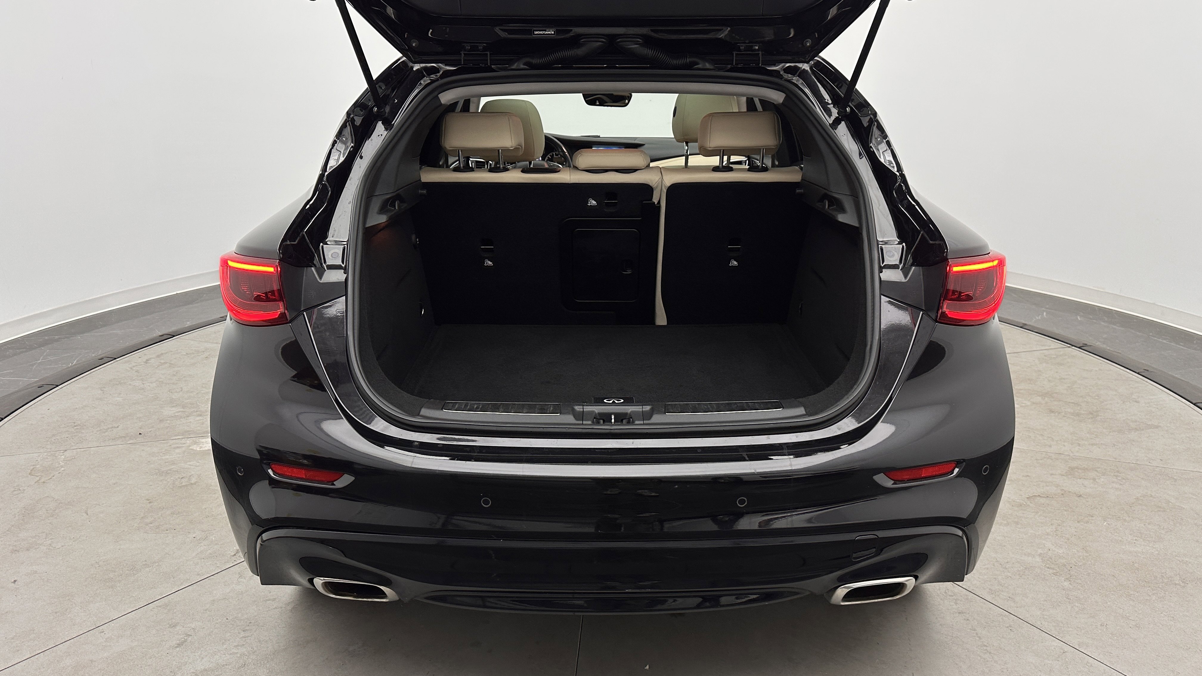 Used 2018 INFINITI QX30 Premium w/ Navigation Package FWD image 31
