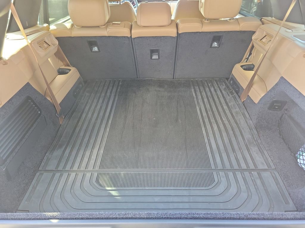 Used 2025 Land Rover Range Rover Long Wheelbase SE image 17