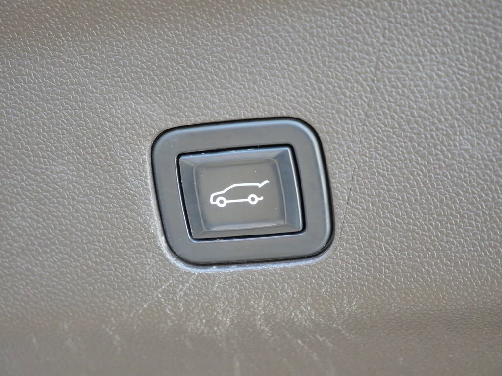 Used 2022 Cadillac Escalade ESV Sport w/ Touring Package image 24