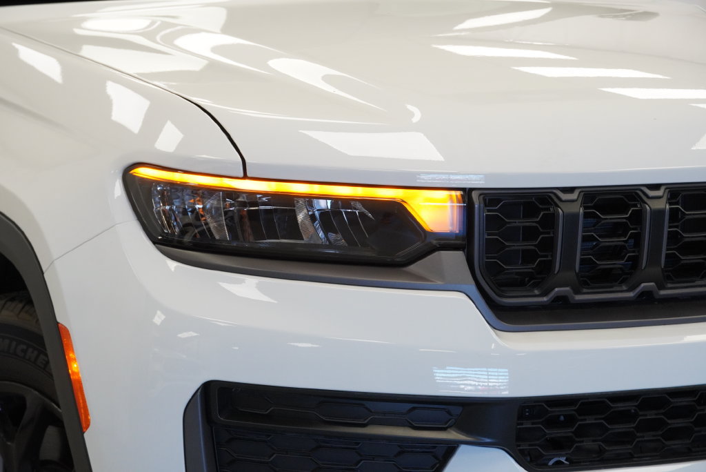 New 2026 Jeep Grand Cherokee Altitude AWD/4WD image 8
