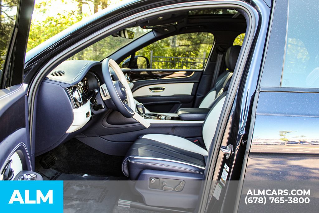 Used 2024 Bentley Bentayga AWD/4WD image 16