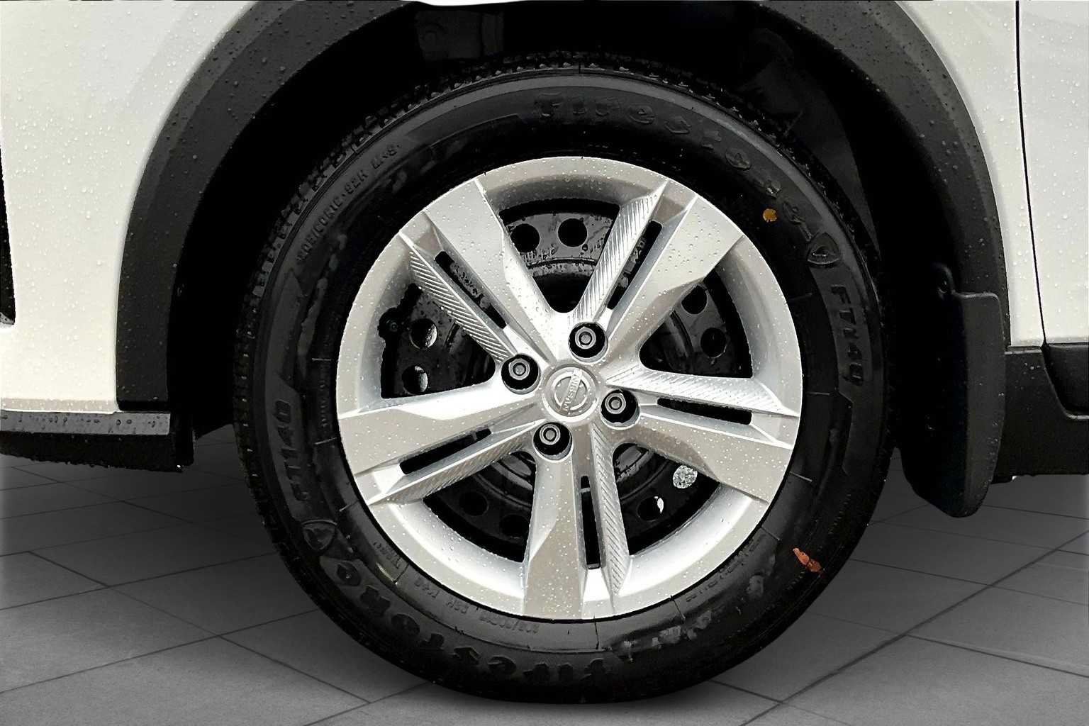 Used 2025 Nissan Kicks Play S FWD image 9