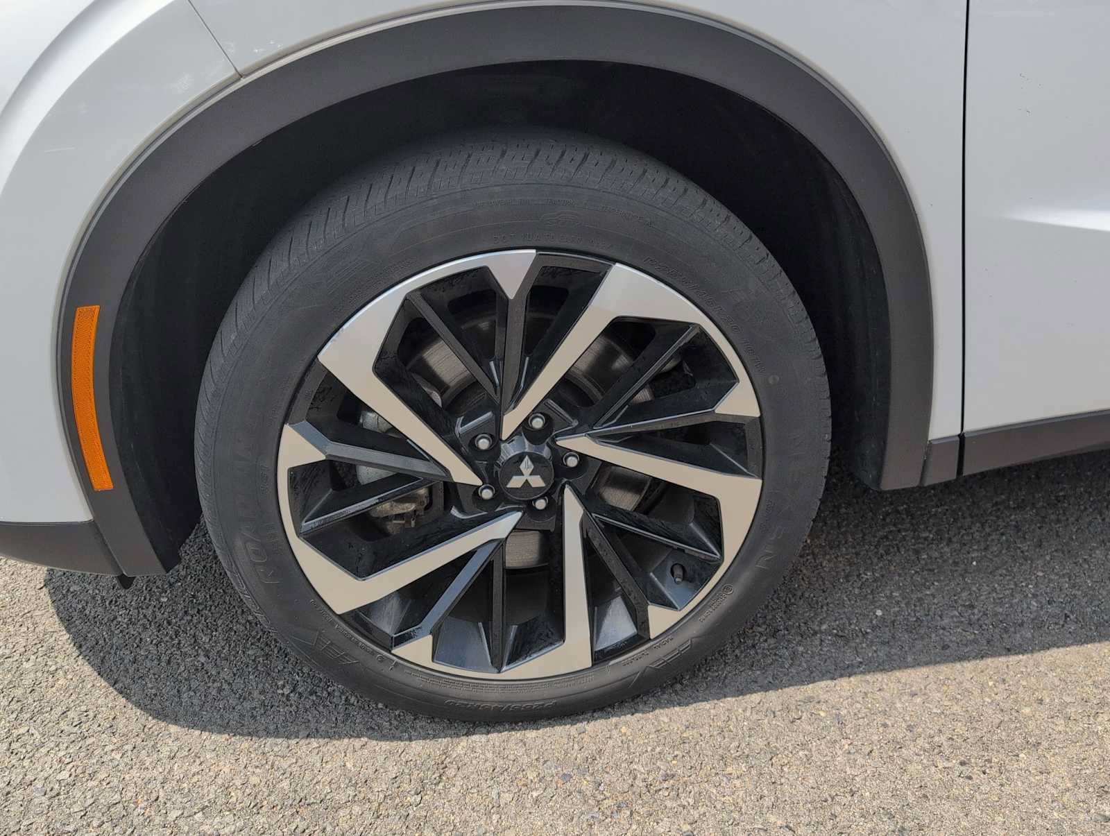 Used 2024 Mitsubishi Outlander SE AWD/4WD image 14