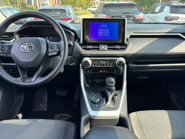 Used 2025 Toyota RAV4 XLE AWD/4WD image 10