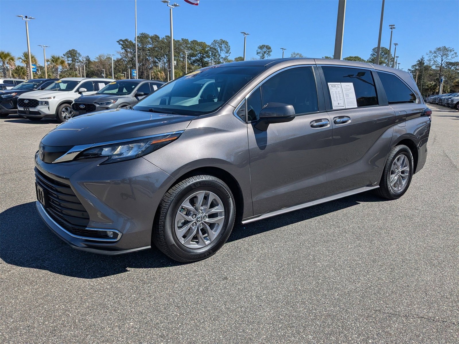 Used 2022 Toyota Sienna XLE image 8