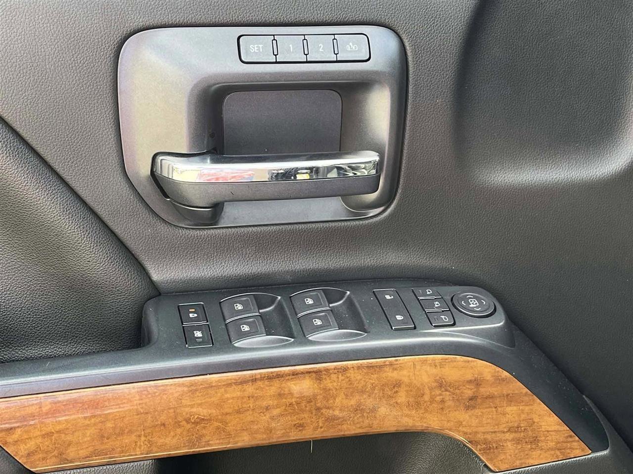 Used 2018 Chevrolet Silverado 1500 High Country image 11