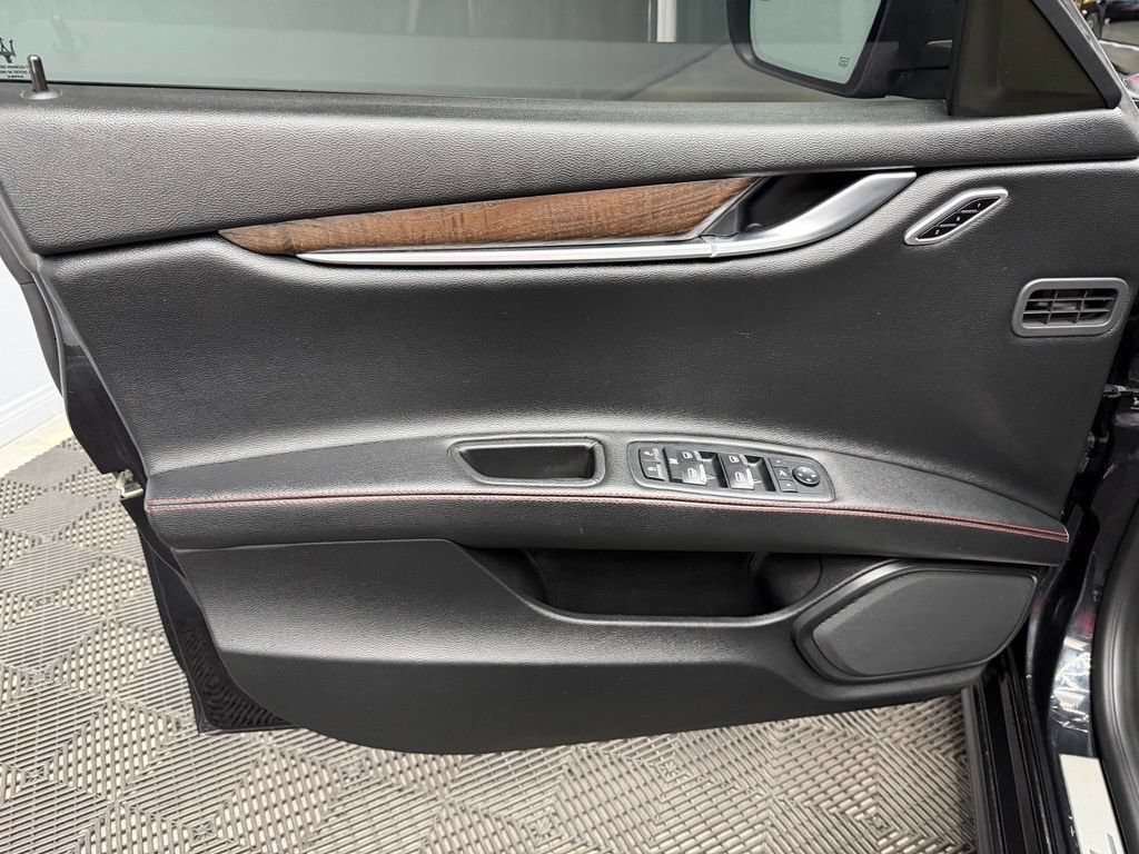 Used 2021 Maserati Ghibli S RWD image 36