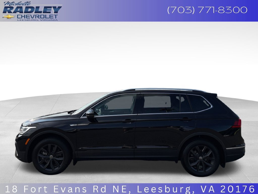 Used 2024 Volkswagen Tiguan SE w/ Panoramic Sunroof Package AWD/4WD image 18