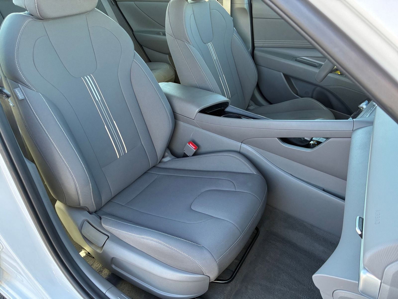 Used 2025 Hyundai Elantra SEL image 32