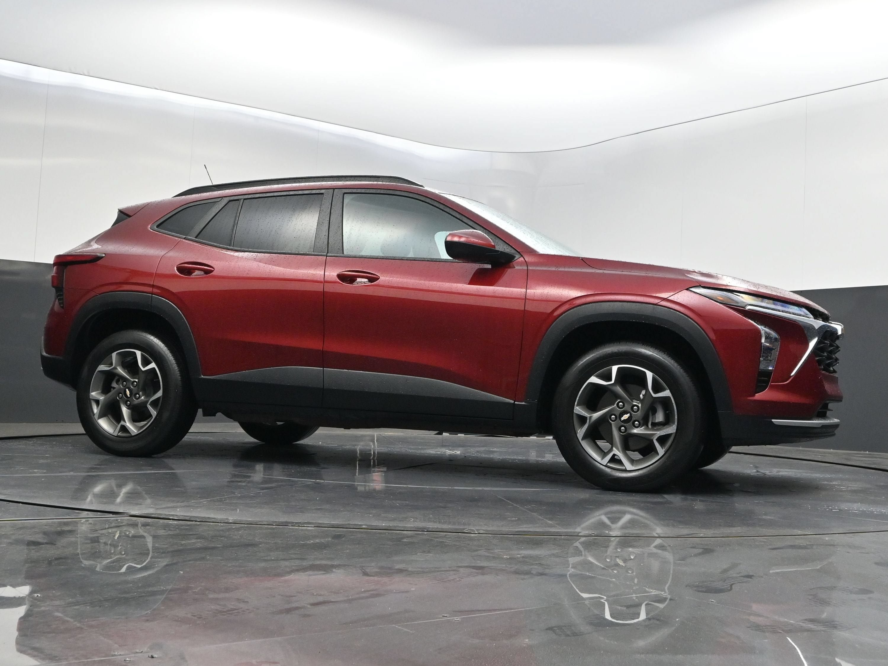 Used 2024 Chevrolet Trax LT FWD image 35