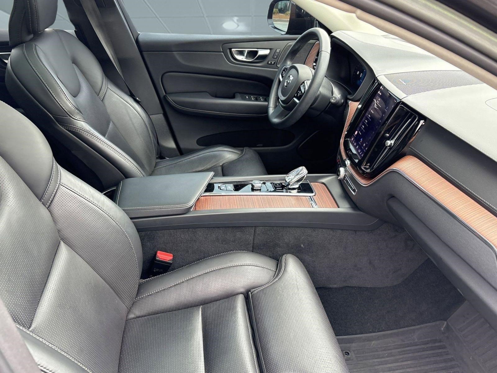 Certified 2023 Volvo XC60 B5 Ultimate image 28