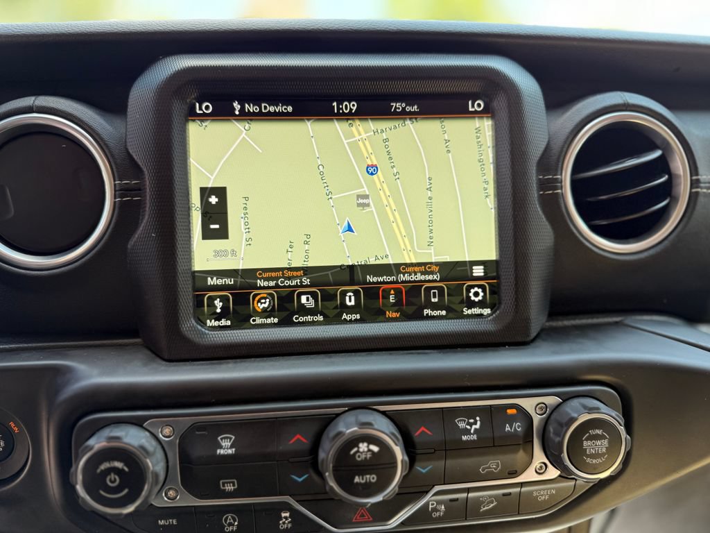 Used 2018 Jeep Wrangler Unlimited Sahara AWD/4WD image 7