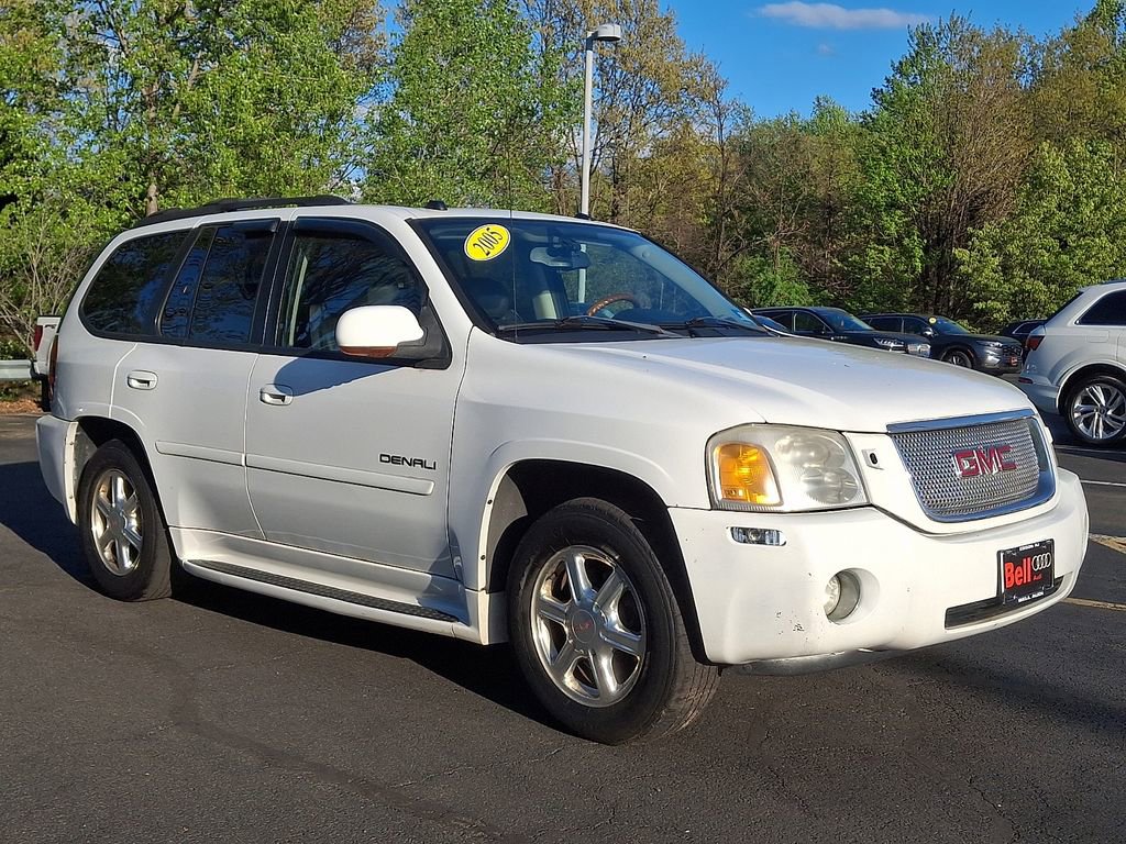 Used 2005 GMC Envoy Denali image 2