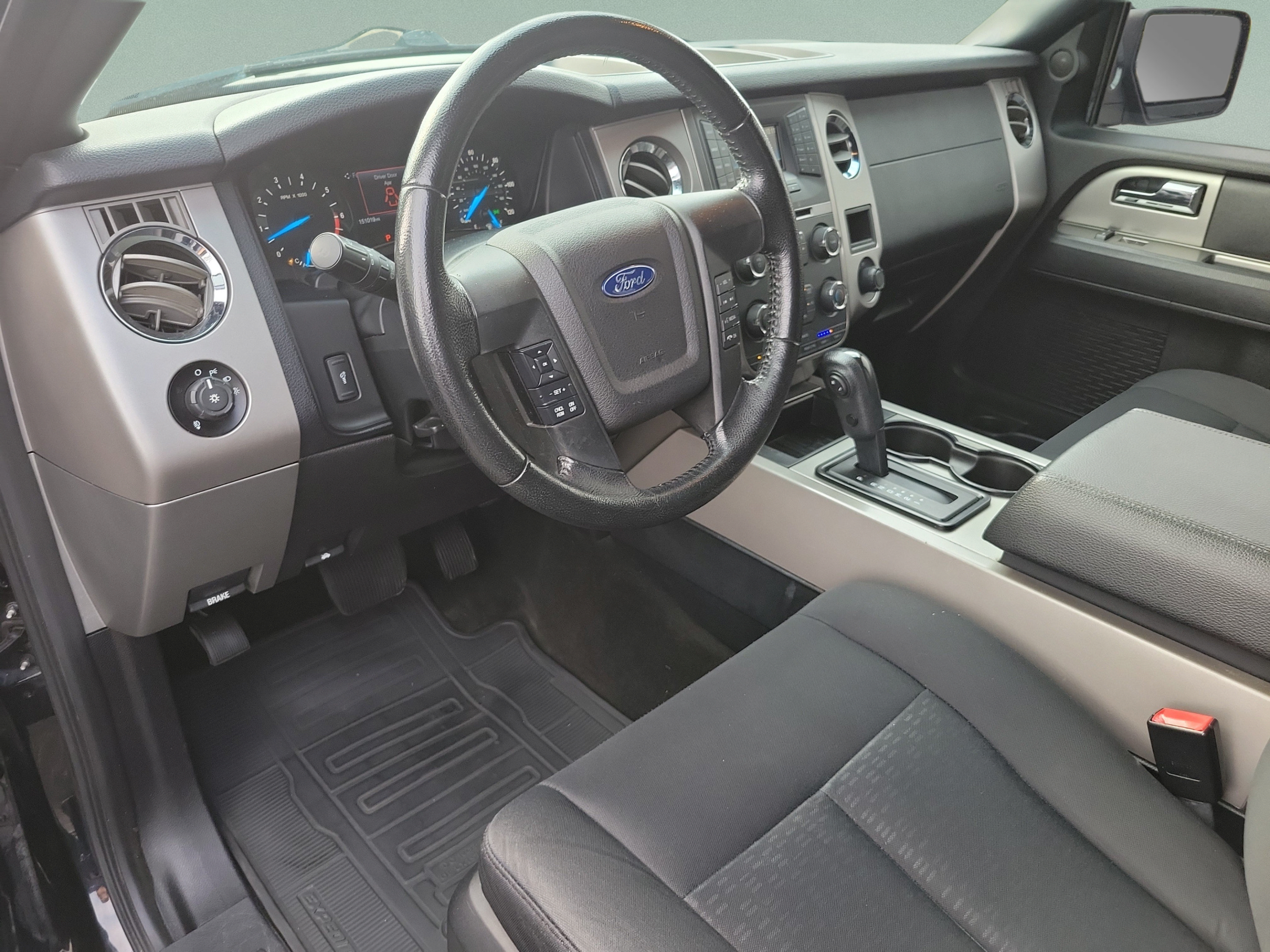 Used 2017 Ford Expedition XLT AWD/4WD image 16