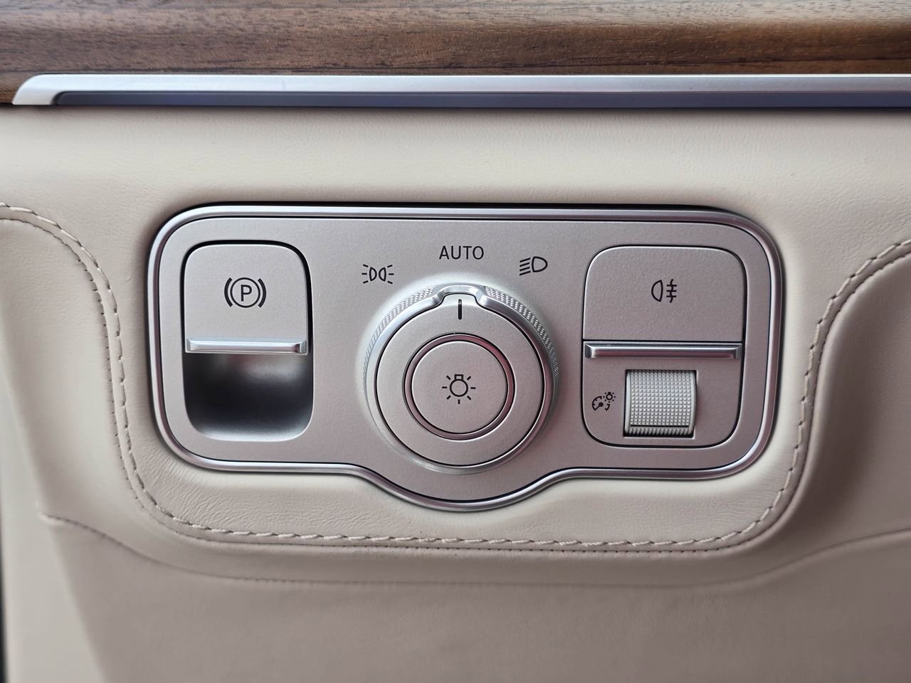 Used 2025 Mercedes-Benz Maybach GLS 600 4MATIC image 30