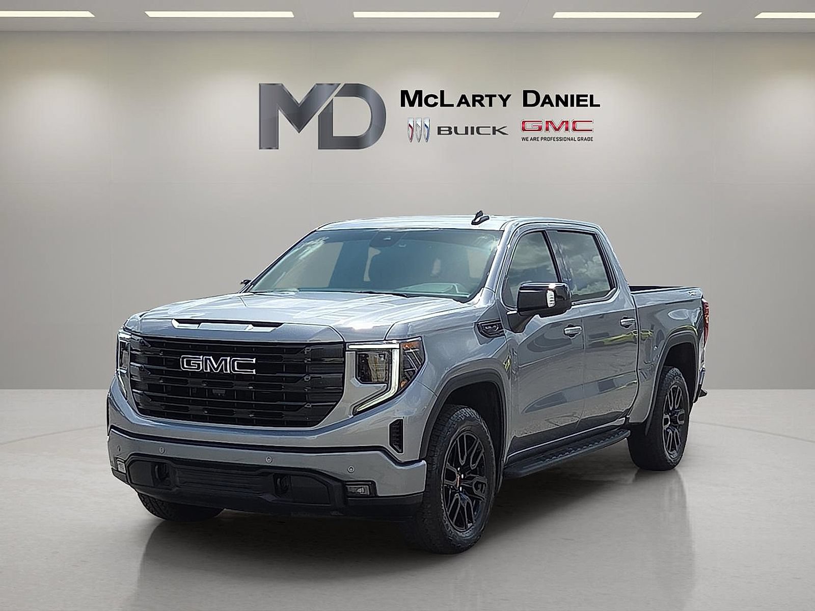 Used 2024 GMC Sierra 1500 Elevation w/ Elevation Premium Package AWD/4WD image 3