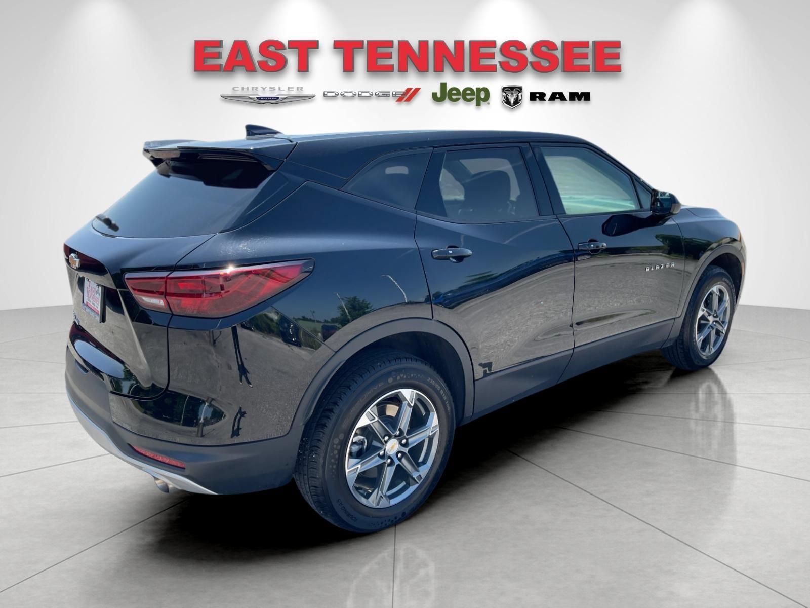 Used 2025 Chevrolet Blazer LT AWD/4WD image 3
