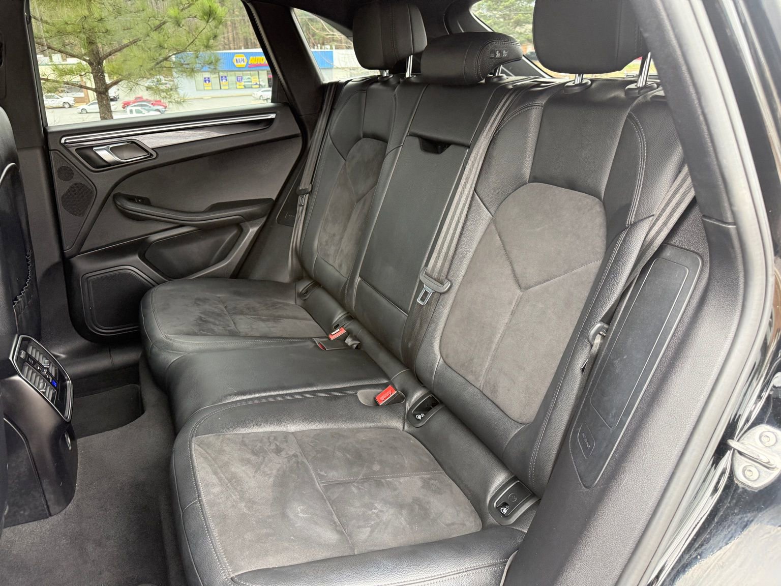 Used 2018 Porsche Macan Sport Edition image 39