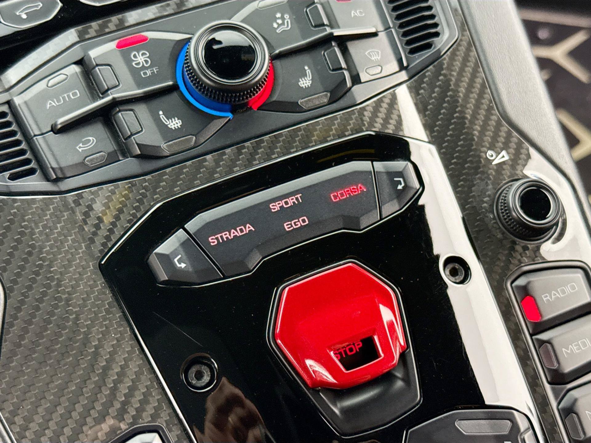 Used 2020 Lamborghini Aventador SVJ AWD/4WD image 38