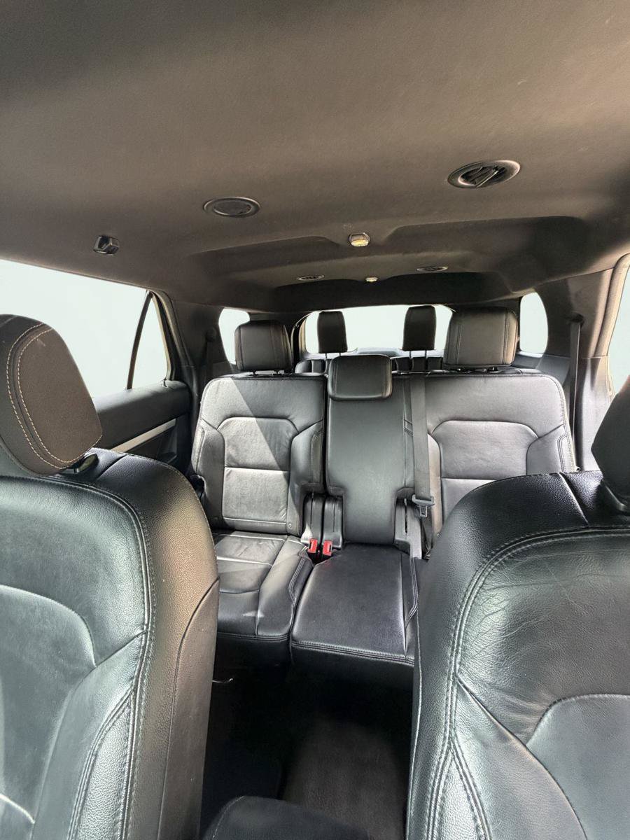 Used 2016 Ford Explorer XLT w/ Equipment Group 202A FWD image 17