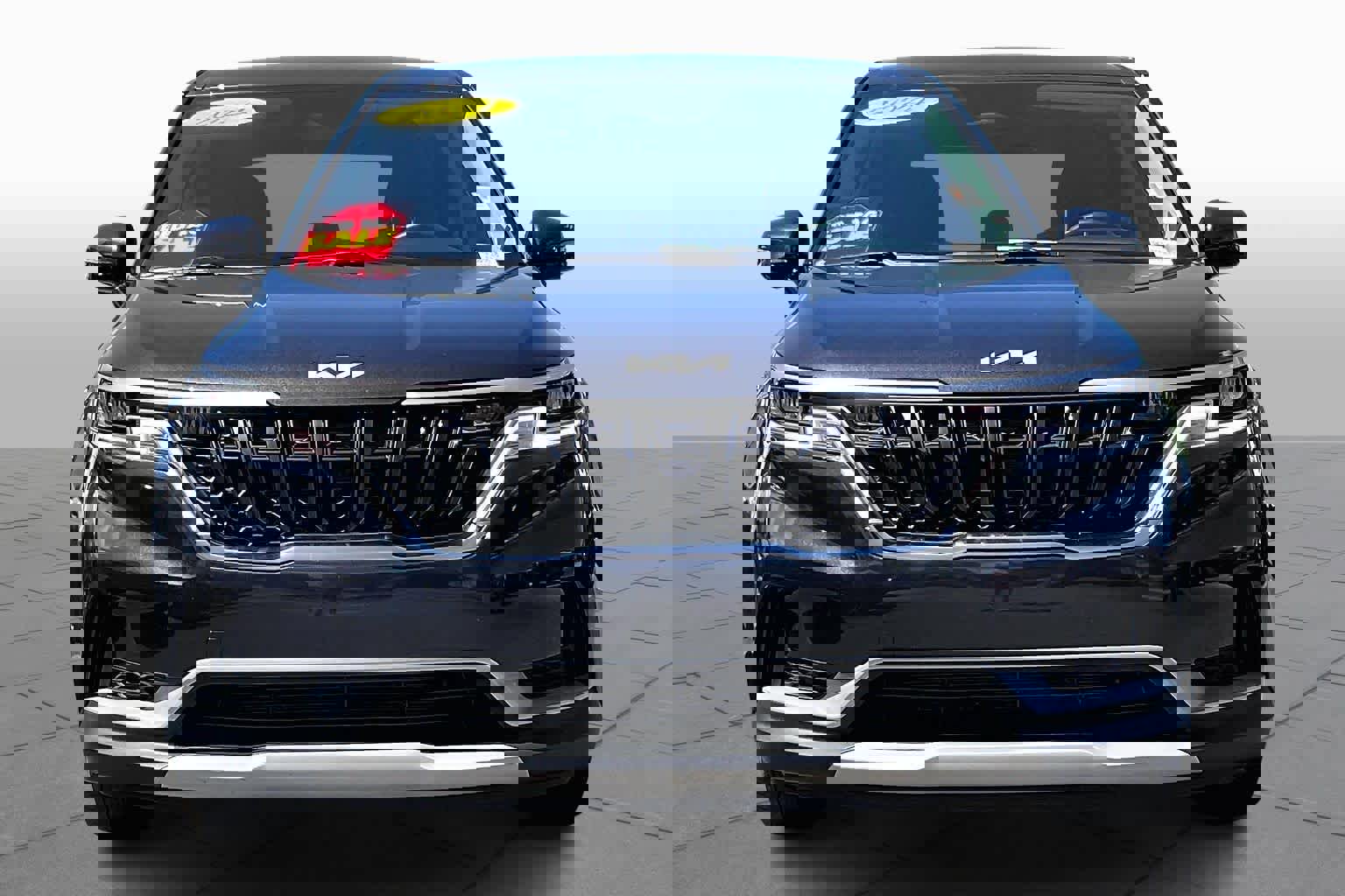 Used 2024 Kia Carnival LX image 4