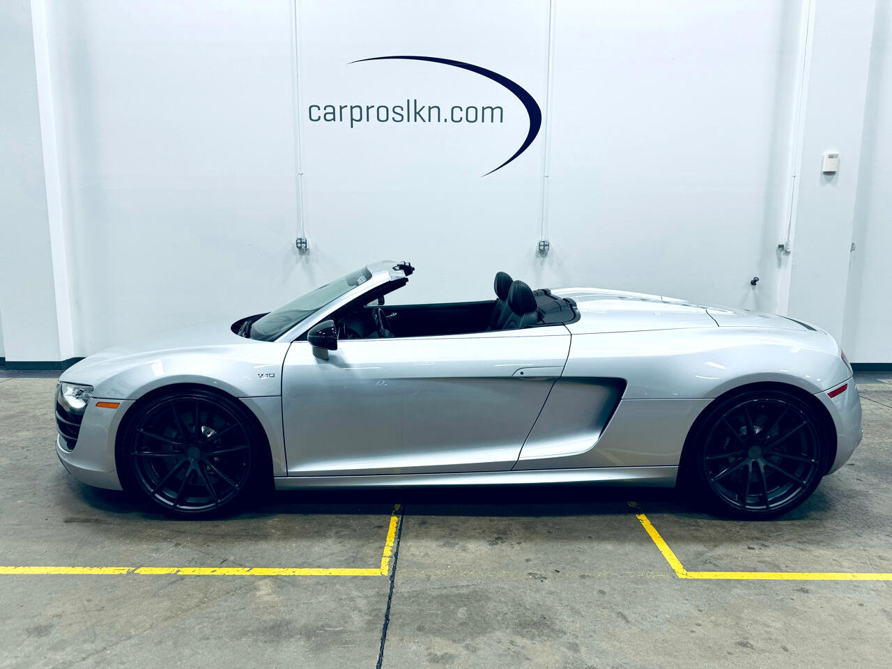 Used 2012 Audi R8 V10 w/ Enhanced Leather Pkg image 4