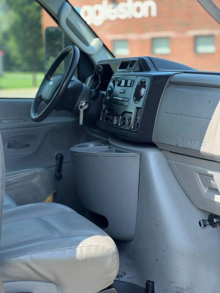 Used 2011 Ford E-450 and Econoline 450 Super Duty RWD image 13