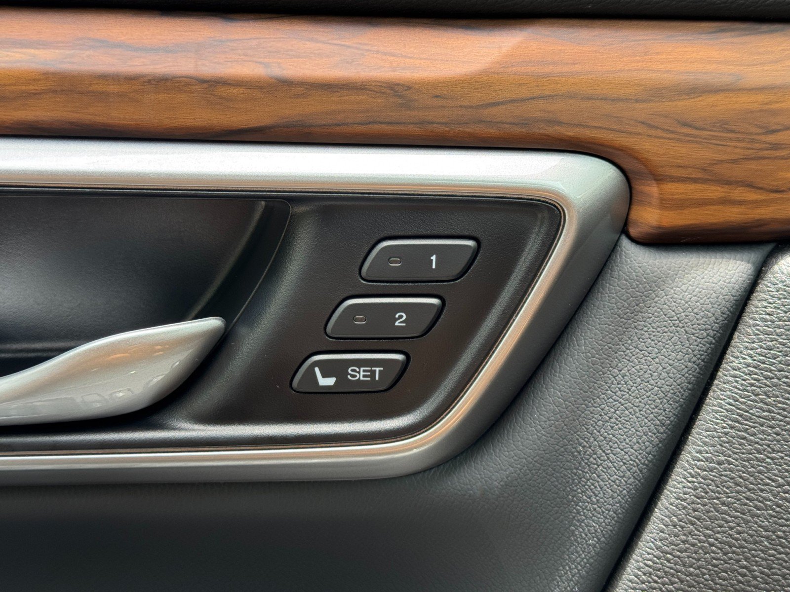Used 2020 Honda CR-V EX-L image 17