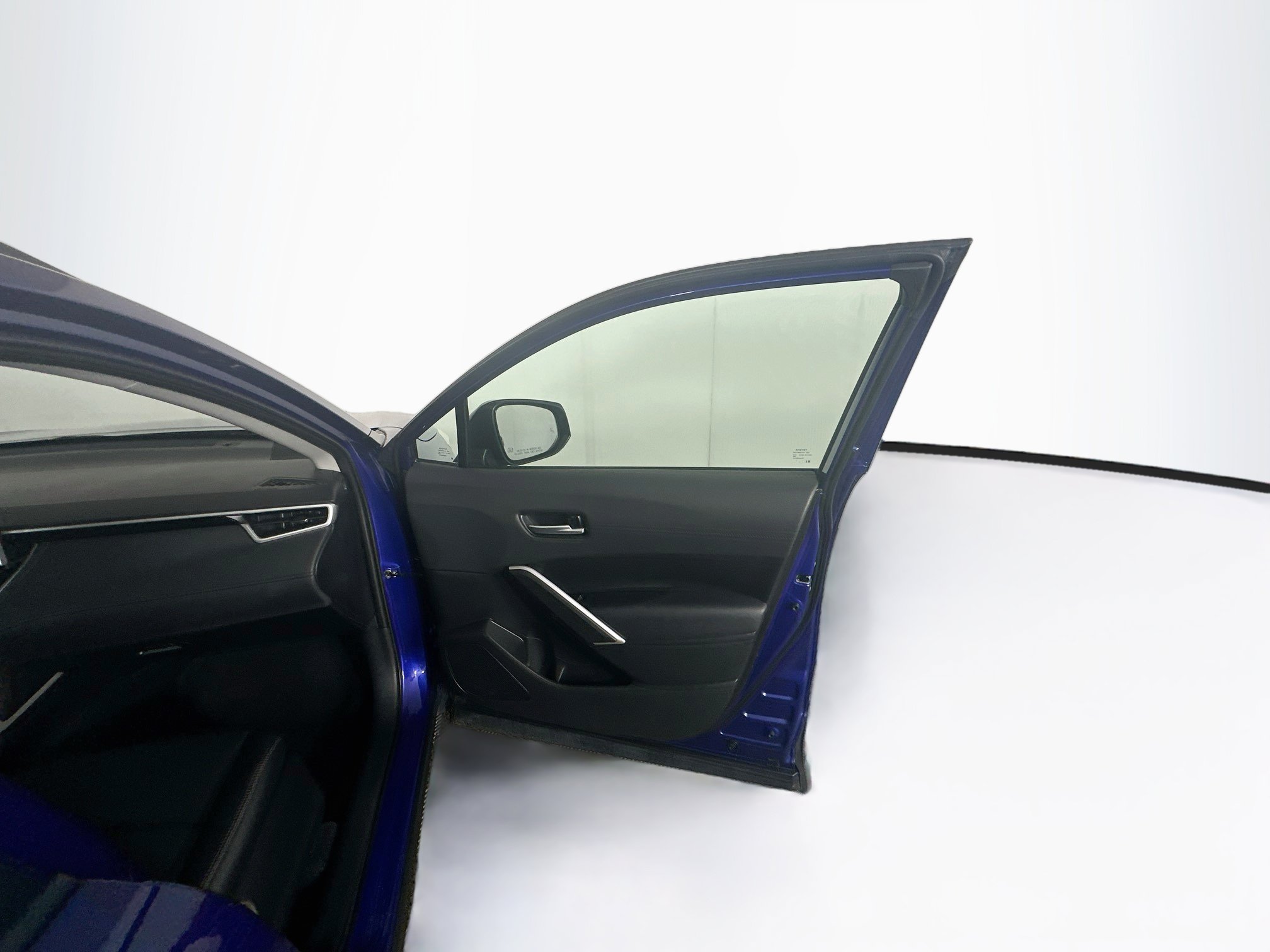 Used 2025 Toyota Corolla Cross XLE FWD image 30