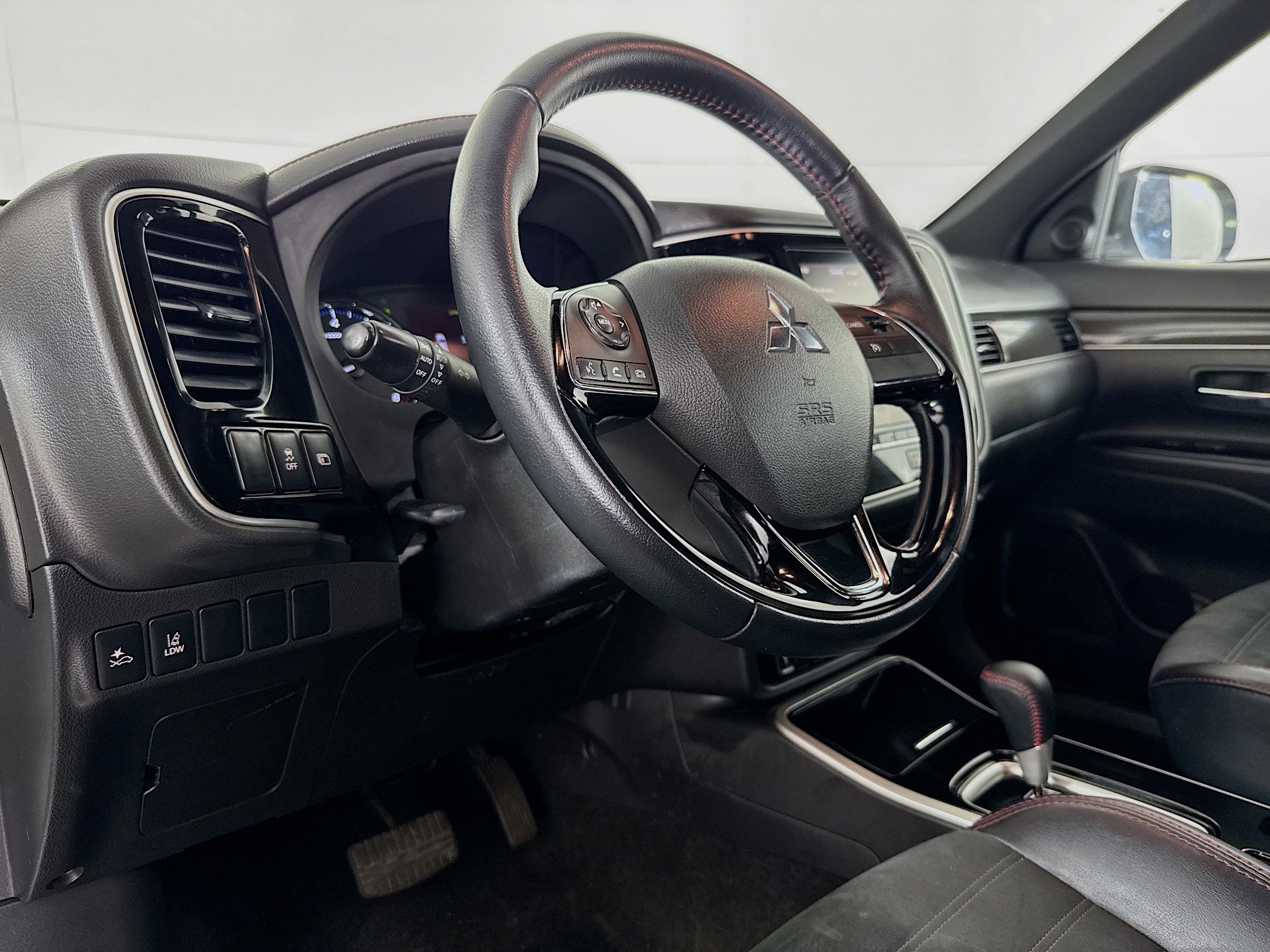 Used 2020 Mitsubishi Outlander LE image 22