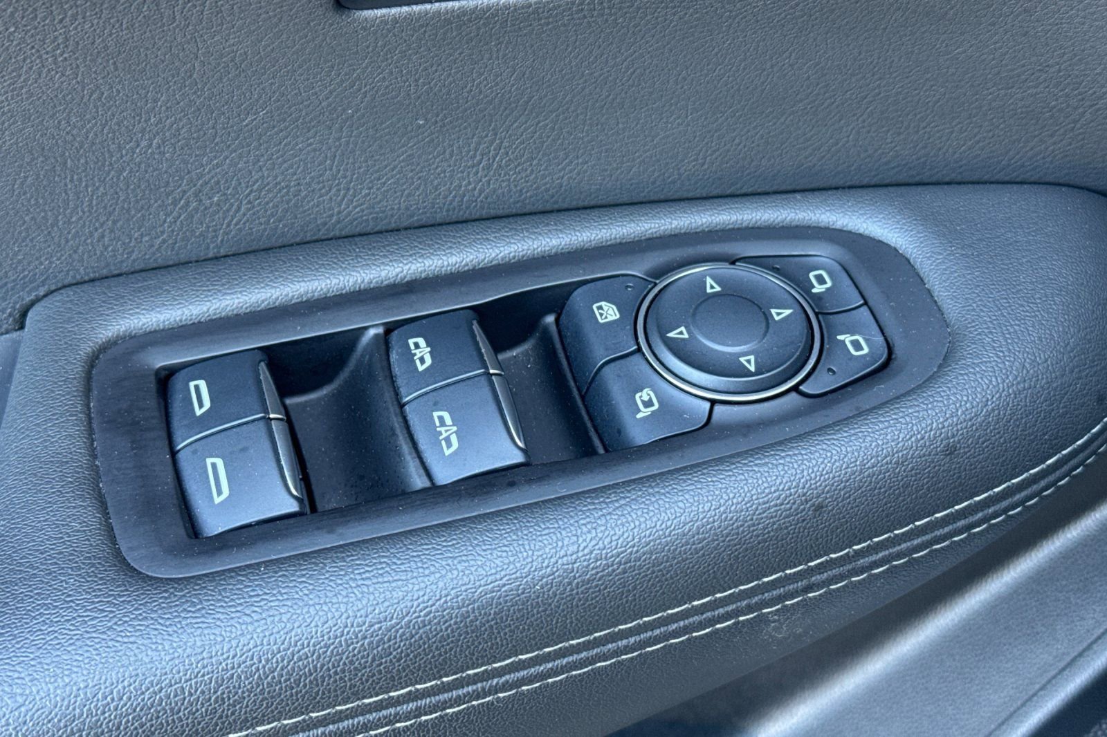 Certified 2025 Cadillac XT6 Premium Luxury image 11