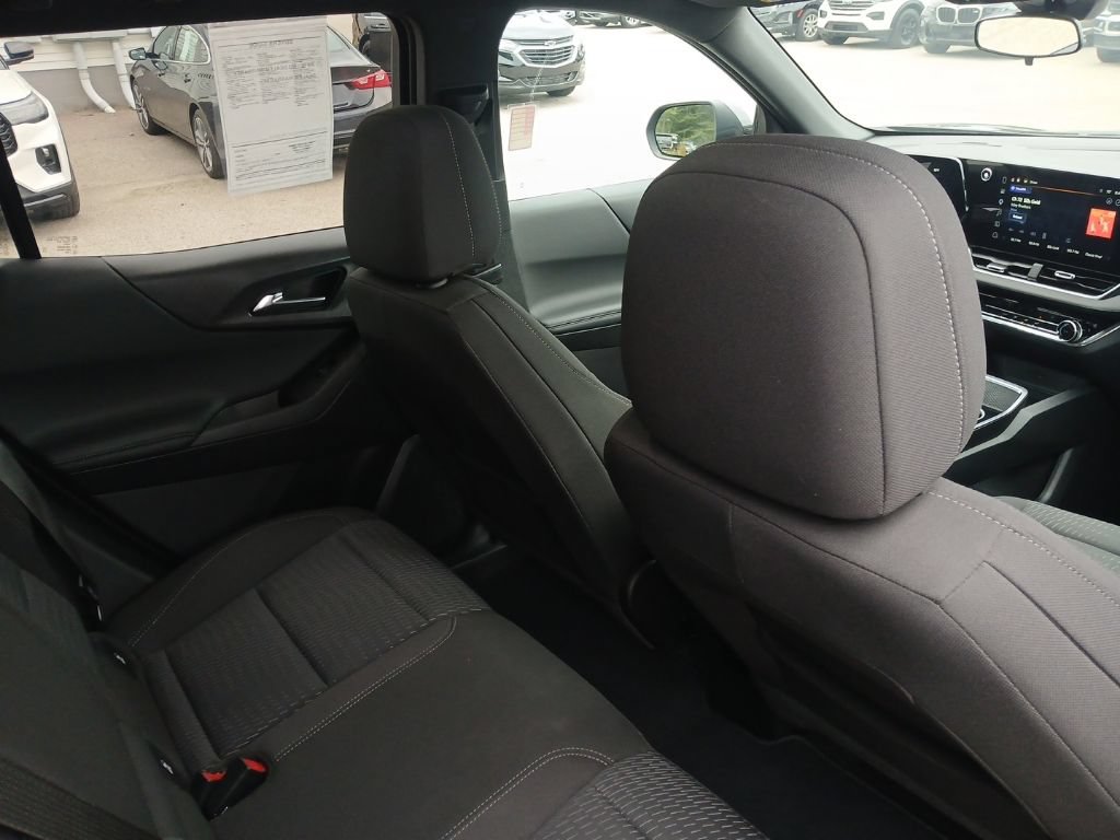 Used 2025 Chevrolet Equinox LT AWD/4WD image 17