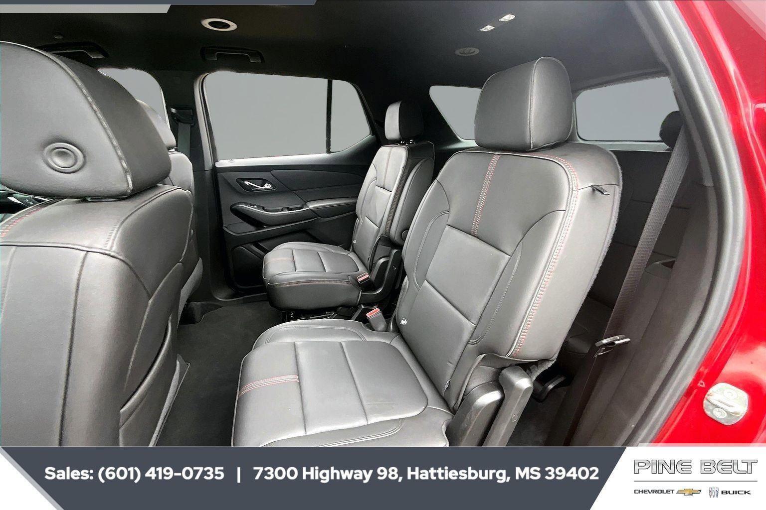 Used 2023 Chevrolet Traverse RS FWD image 19