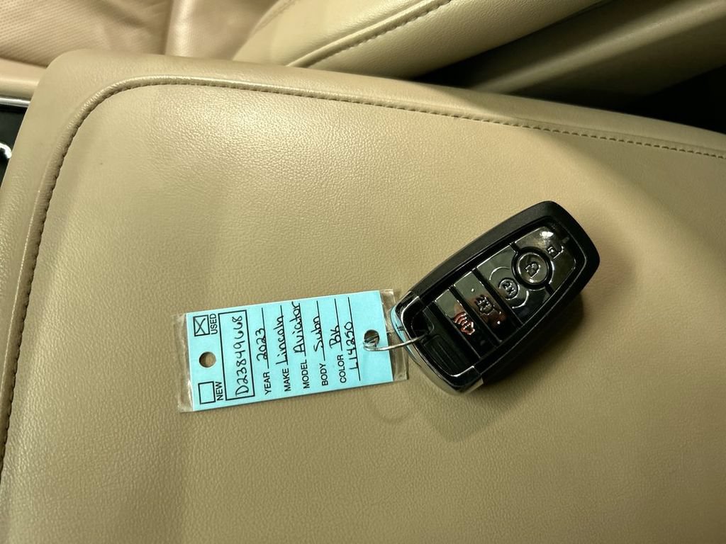 Used 2023 Lincoln Aviator Reserve w/ Equipment Group 201A AWD/4WD image 12