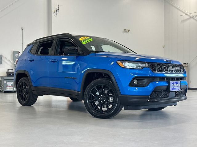 Used 2023 Jeep Compass Latitude w/ Sun and Sound Group AWD/4WD image 1