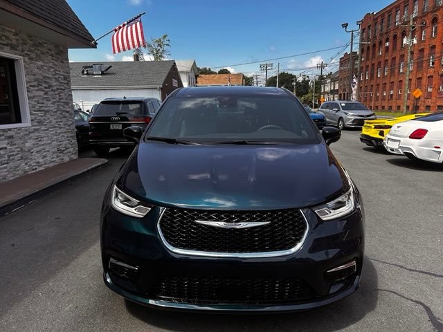 Used 2025 Chrysler Pacifica Select FWD image 2