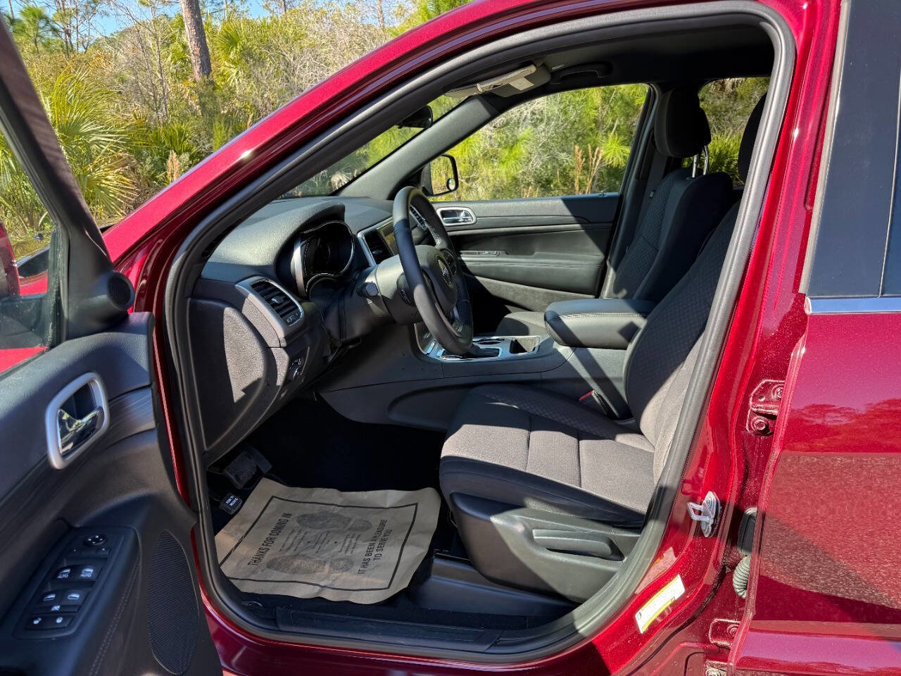 Used 2019 Jeep Grand Cherokee Laredo image 10