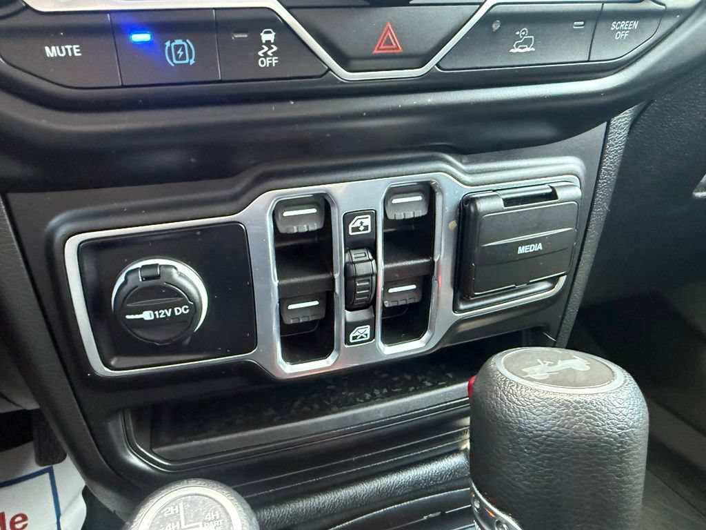 Used 2023 Jeep Wrangler Unlimited w/ Cold Weather Group AWD/4WD image 34