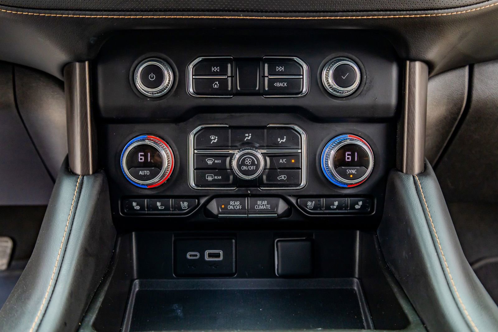 Used 2023 GMC Yukon XL AT4 image 26