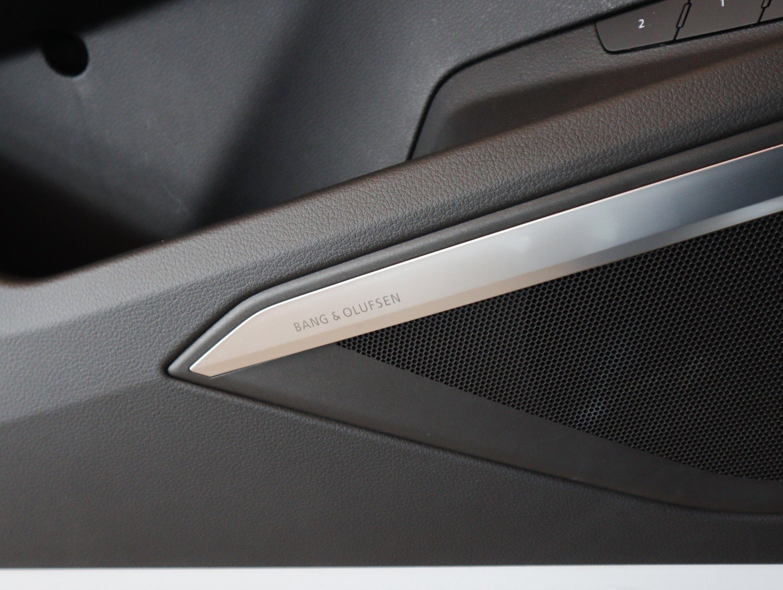 Used 2024 Audi Q8 e-tron Premium Plus image 26