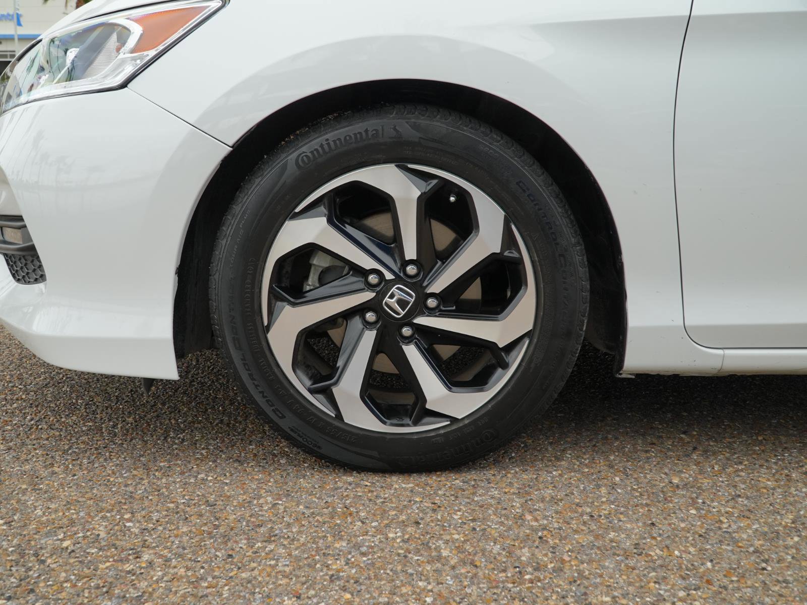 Used 2017 Honda Accord EX-L image 10